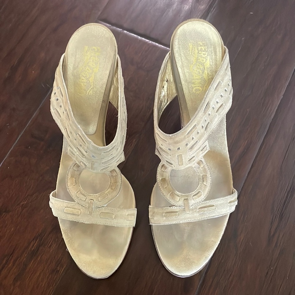 Salvatore Ferragamo ☀︎︎ Smeraldo Gancini Cut Out Suede Slides Sandals ☀︎︎ Gold